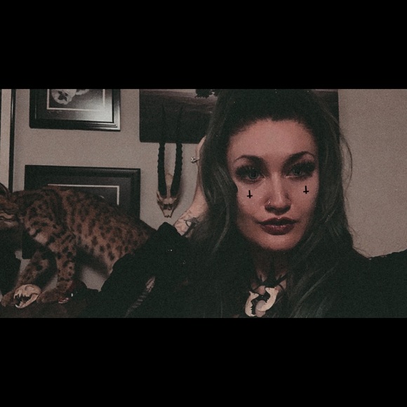 Meet your posher, Carissa - Picture 2 of 8